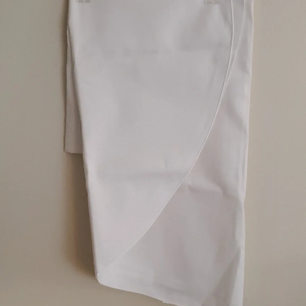 💯 Pure White Cotton Blend Tablecloth